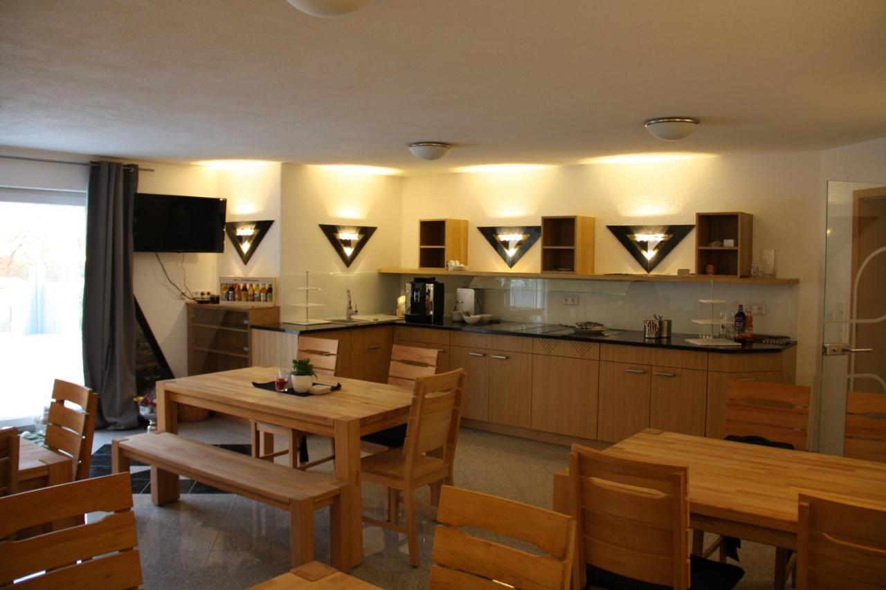 Aparthotel Zum Kreuzritter à Wuestenrot Extérieur photo