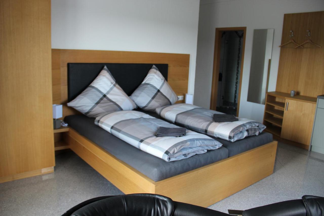 Aparthotel Zum Kreuzritter à Wuestenrot Extérieur photo