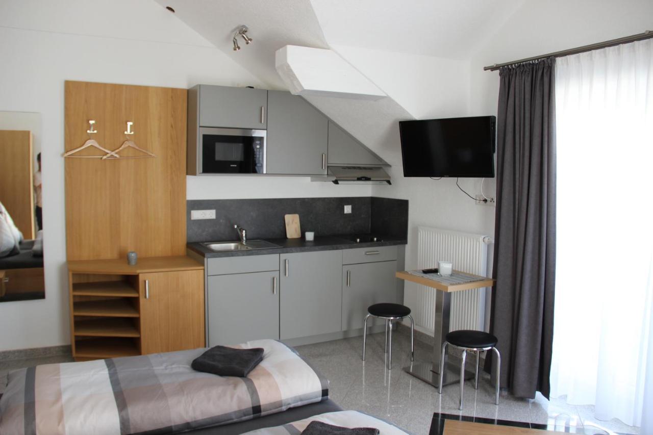 Aparthotel Zum Kreuzritter à Wuestenrot Extérieur photo