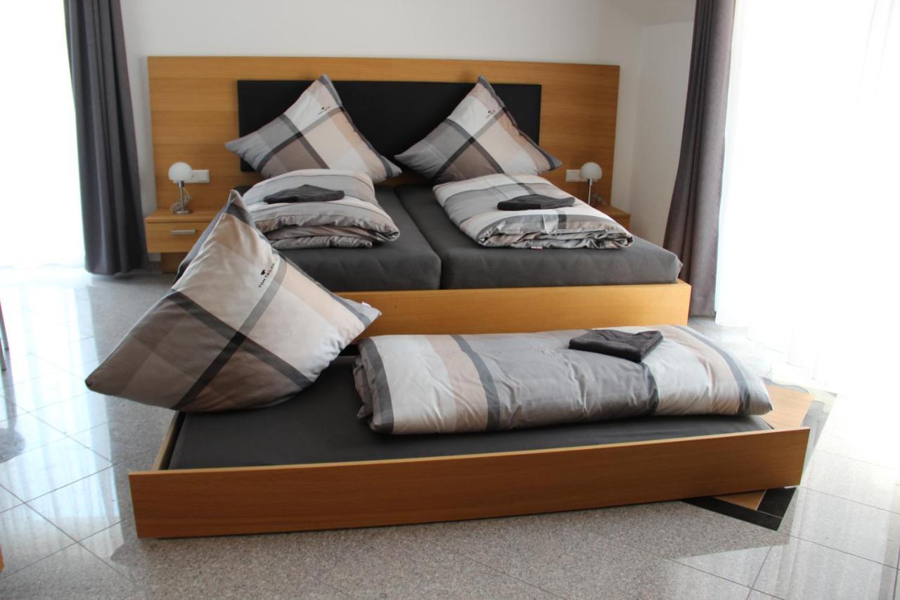 Aparthotel Zum Kreuzritter à Wuestenrot Extérieur photo
