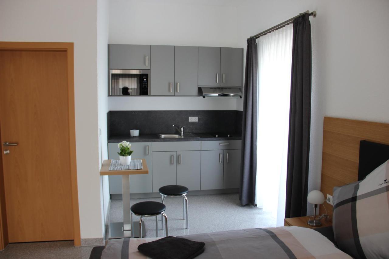 Aparthotel Zum Kreuzritter à Wuestenrot Extérieur photo
