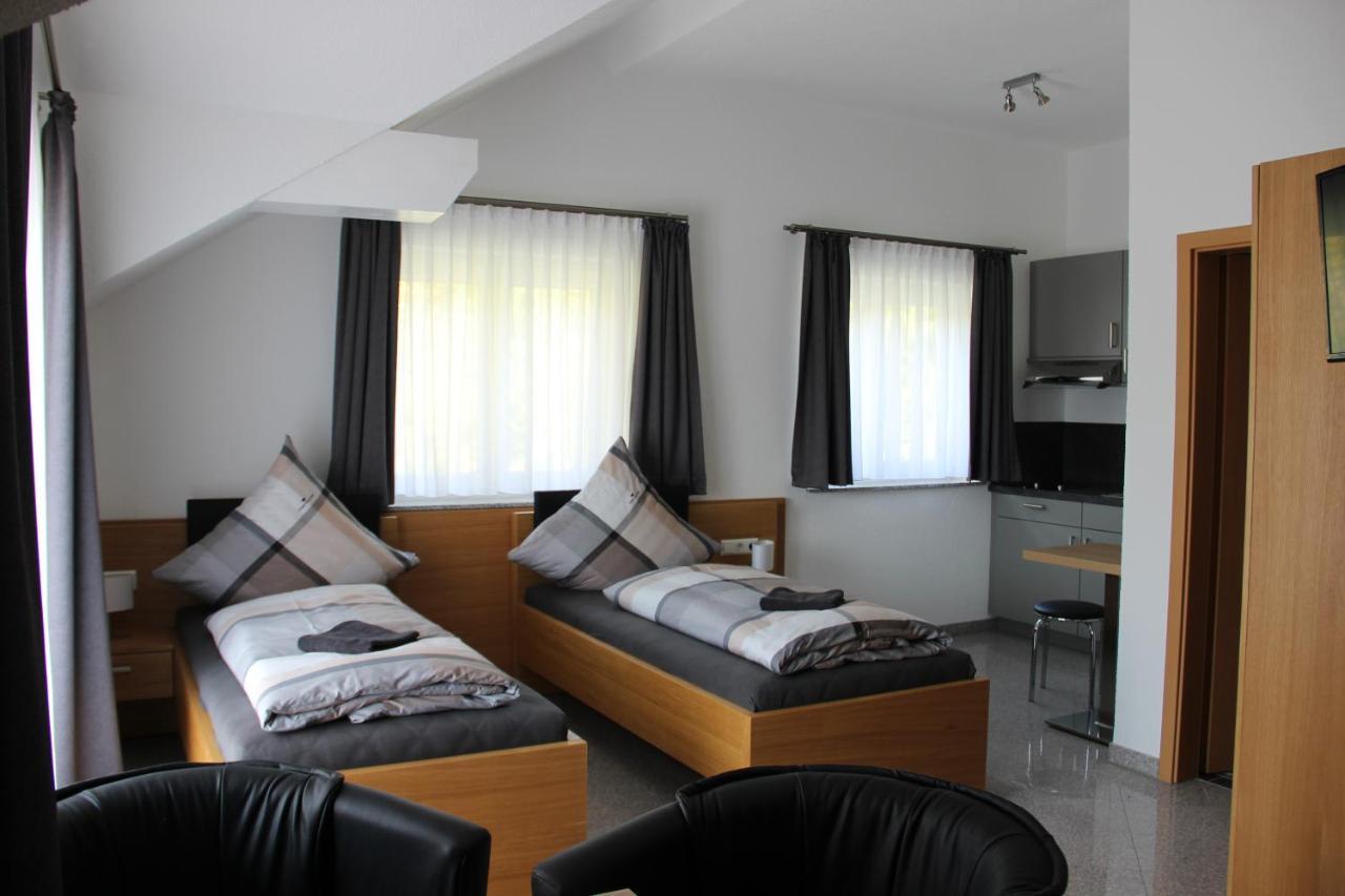 Aparthotel Zum Kreuzritter à Wuestenrot Extérieur photo
