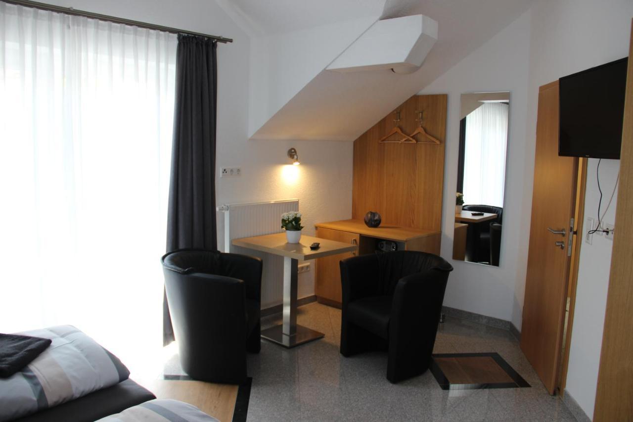 Aparthotel Zum Kreuzritter à Wuestenrot Extérieur photo